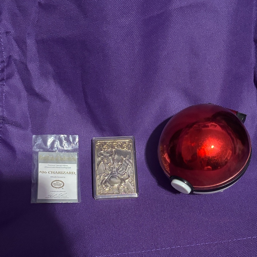 Pokemon 23 Karat Gold plated trading card . Its a special Edition#06 charizard.